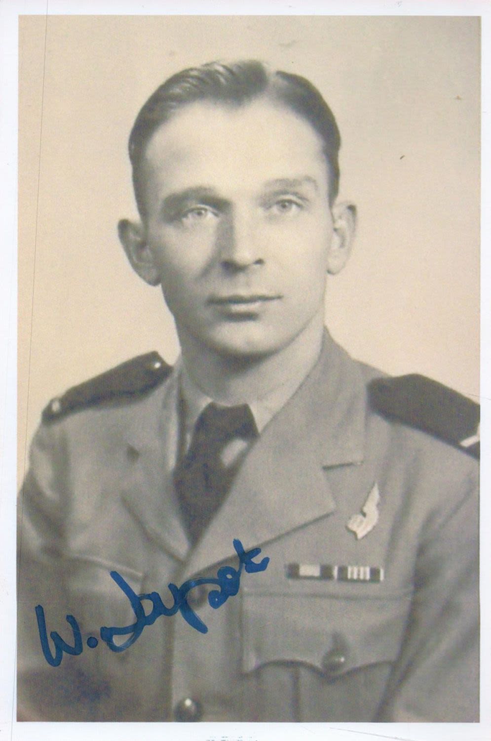 Lot 632: RAF WW2 Wladyslaw Lapot Polish Bomber Pilot Signed...