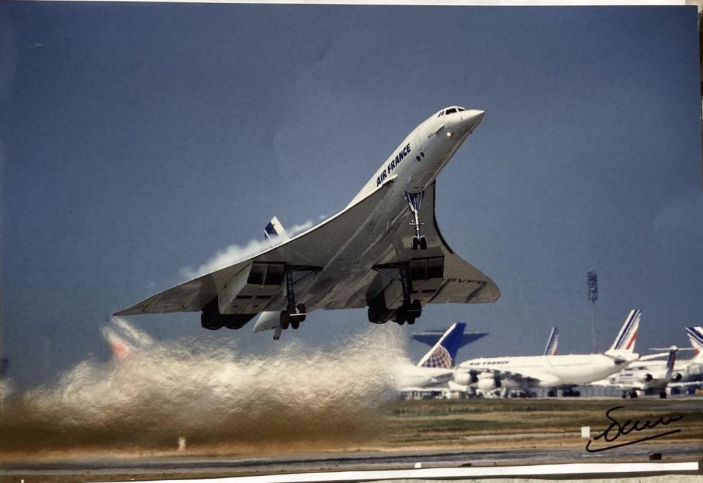 Lot 232: Concorde Gilbert Defer signed 12 x 8 colour...