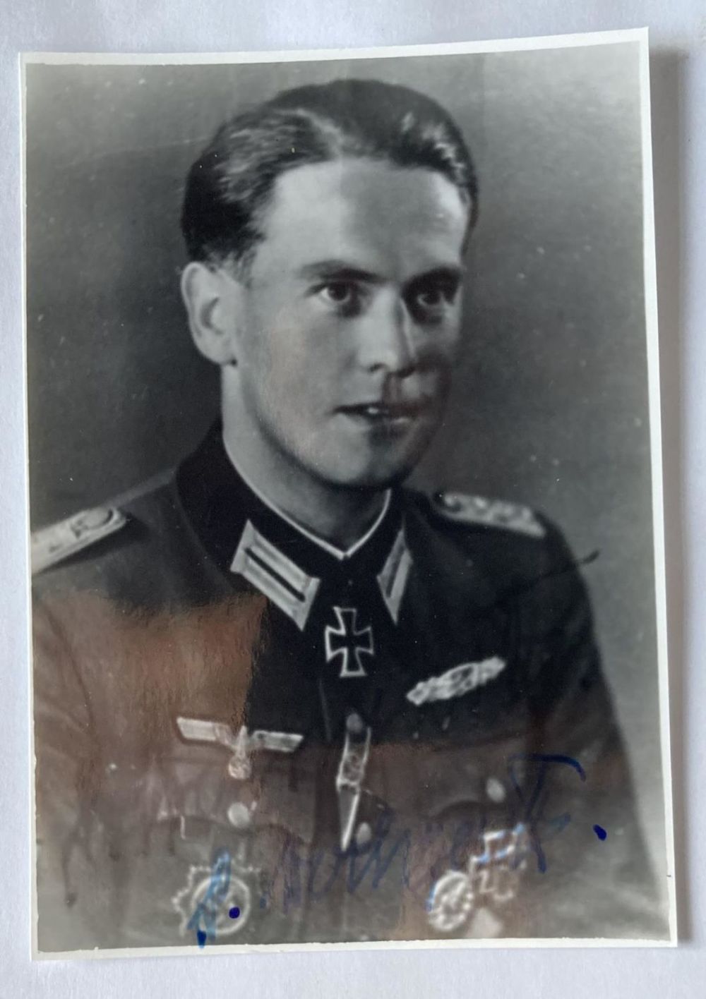 Lot 262: WW2 Gunter Hochgartz KC signed 6 x 4...