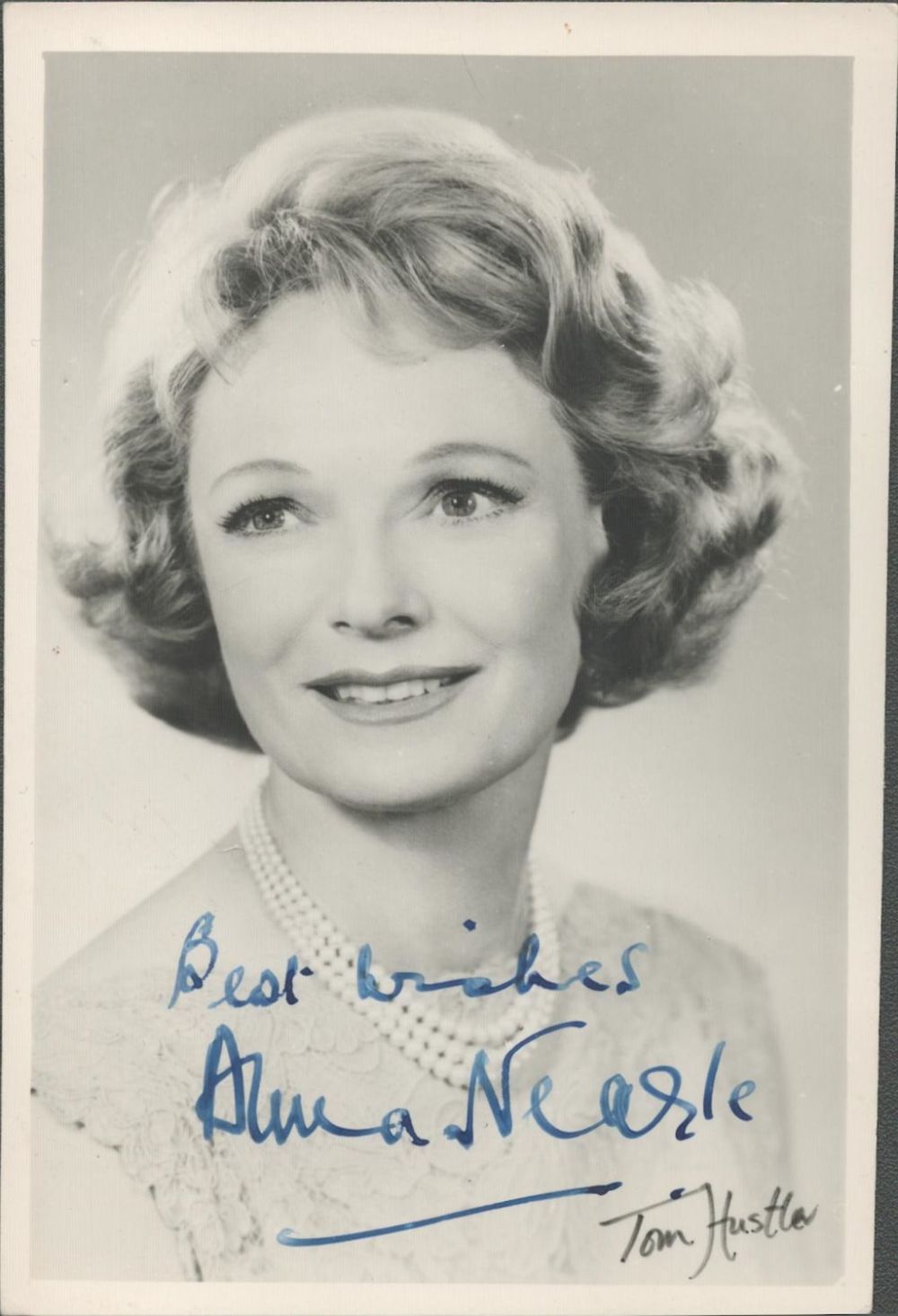 Lot 268: Anna Neagle signed black and white vintage photo....