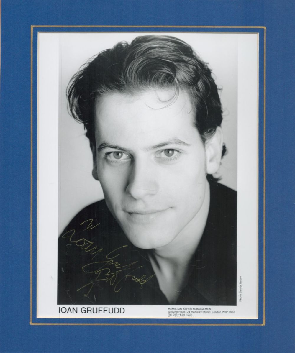 Lot 537: Ioan Gruffudd Actor Signed Mounted 10x12 Photo. Good...