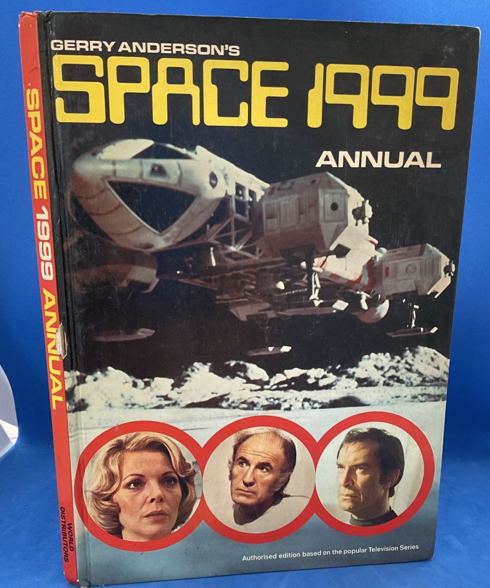 Lot 698: Gerry Andersons 1999 Space Annual Published by World...