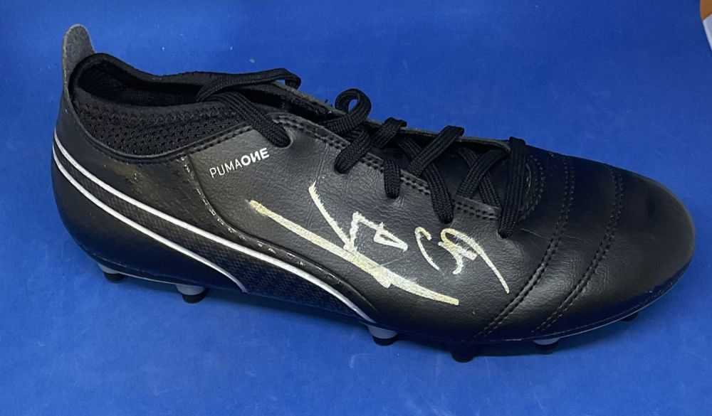 Lot 600: Football Spanish Footballer Gerard Deulofeu Signed Puma Size...