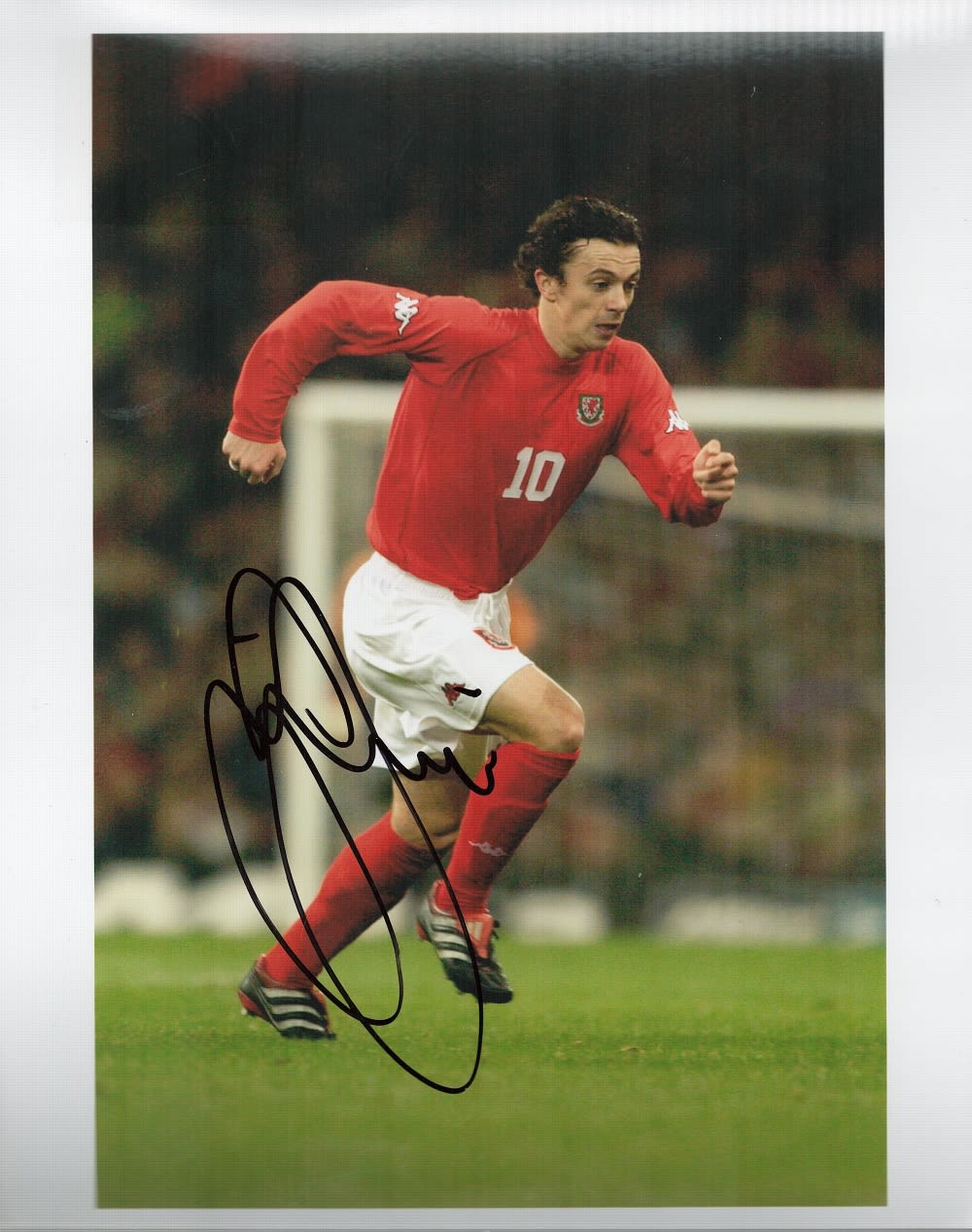 Lot 628: Simon Davies signed Wales 10x8 colour photo. Good...