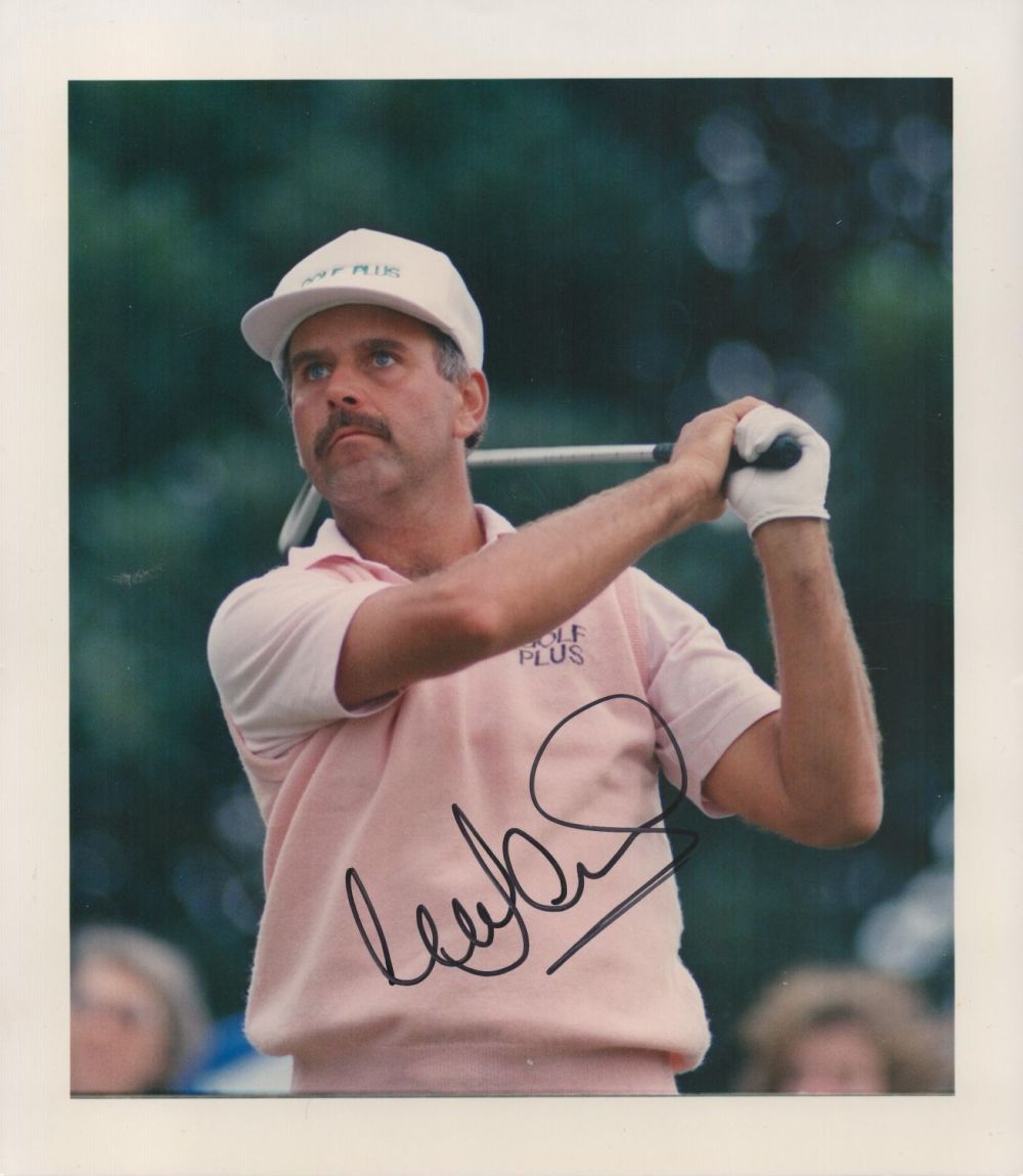 Lot 640: Golf Mark James 9x8 signed colour photo. Good...