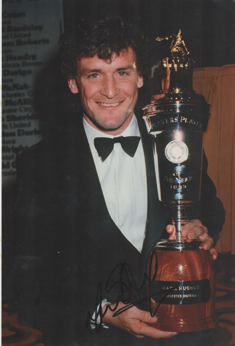 Lot 659: Football Mark Hughes signed 12x8 colour photo. Good...