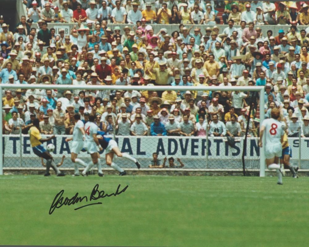 Lot 750: Football Gordon Banks signed 16x12 colour photo pictured...