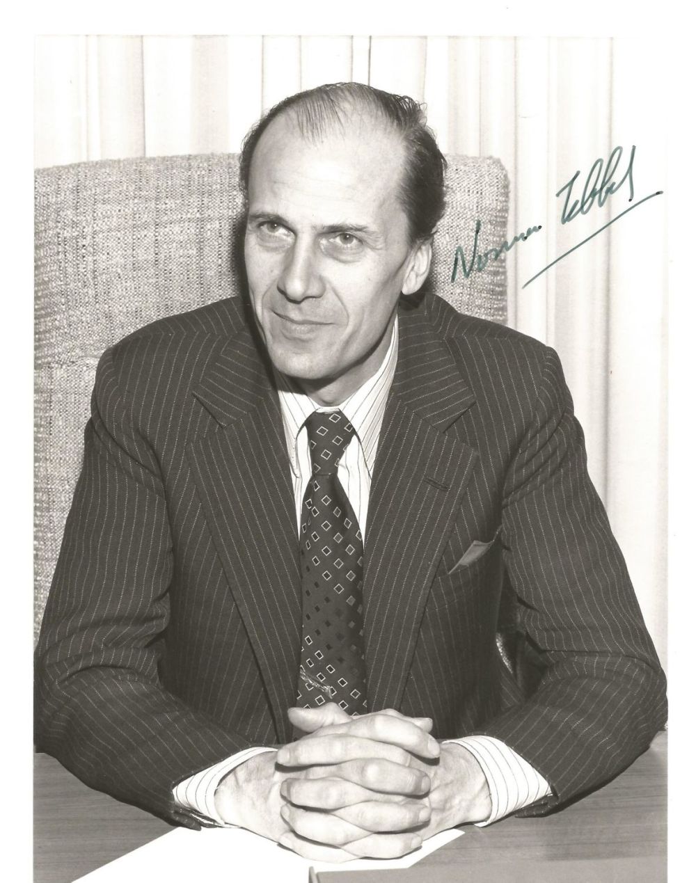 Lot 90: Norman Tebbitt signed 6 x 8 black and...