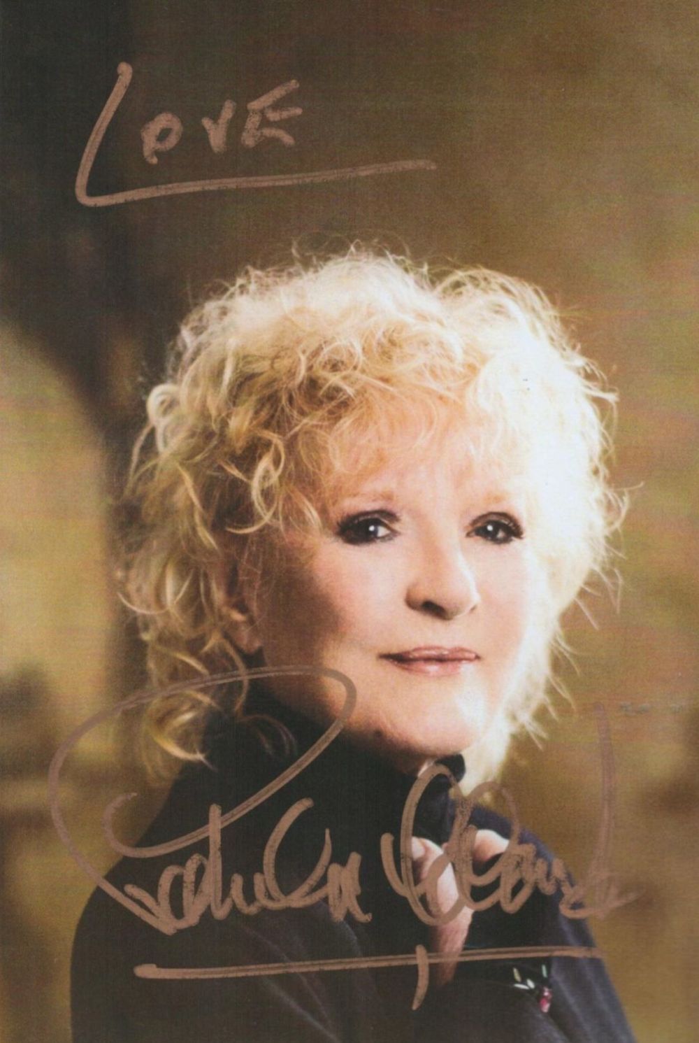 Lot 103: Singer, Petula Clark signed 6x4 colour photograph. Good...