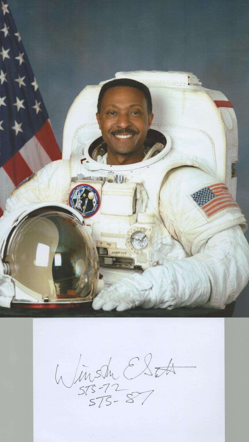 Lot 134: NASA astronaut Winston E. Scott A white card...