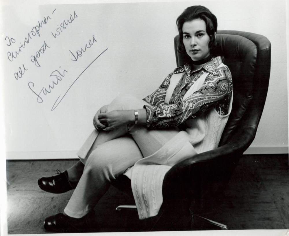 Lot 270: Sandi Jones signed 9x7 black and white photo....