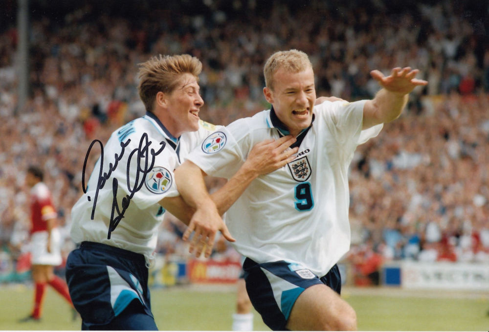 Lot 302: Autographed Darren Anderton 12 X 8 Photo -...