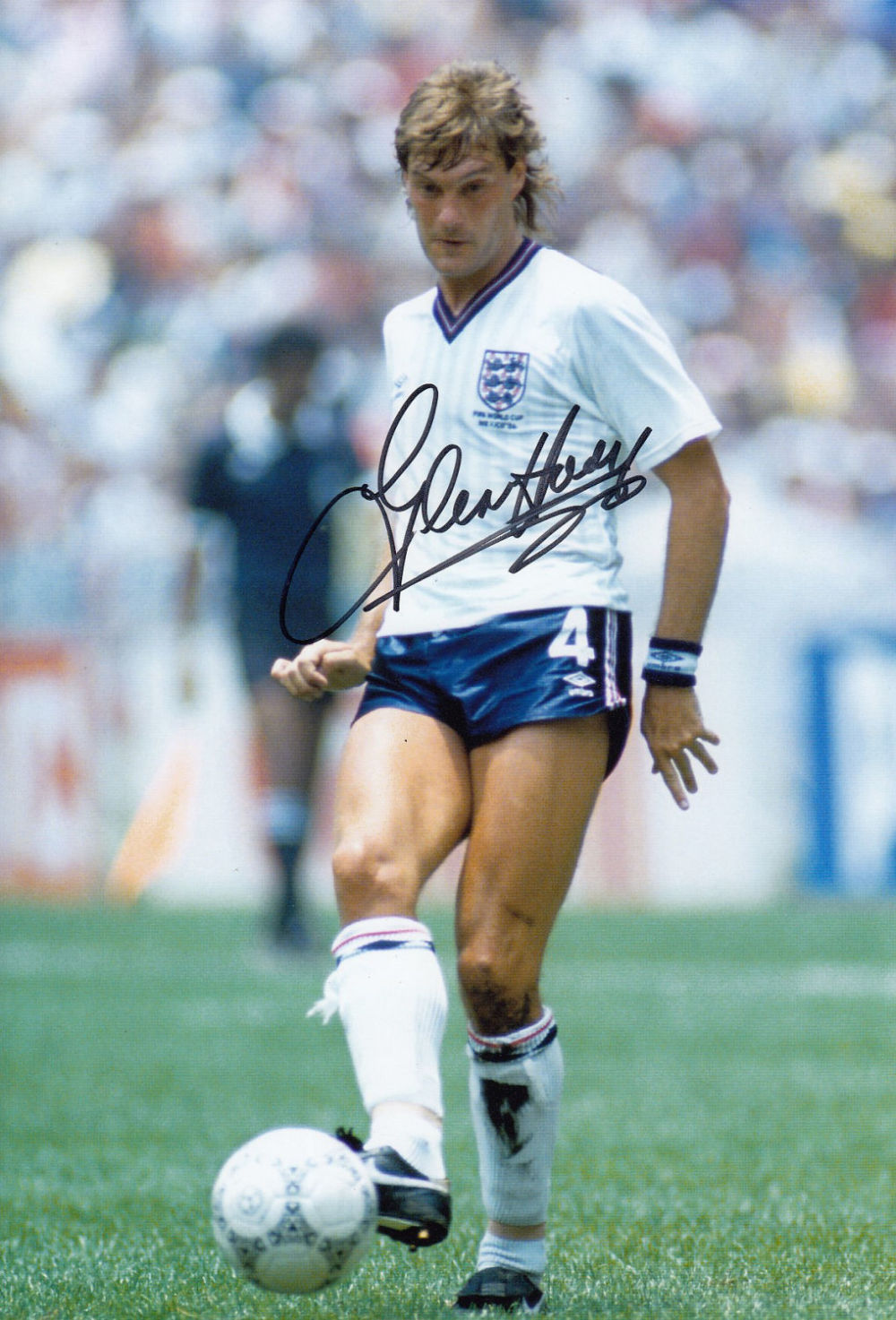 Lot 317: Autographed Glenn Hoddle 12 X 8 Photo -...