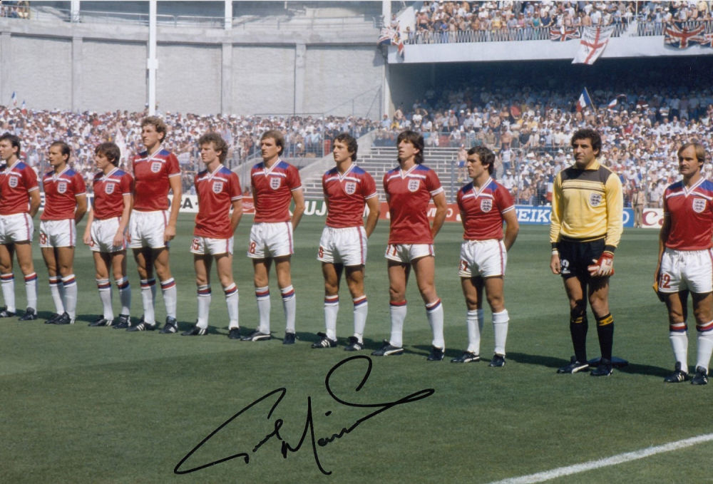 Lot 323: Autographed Paul Mariner 12 X 8 Photo -...