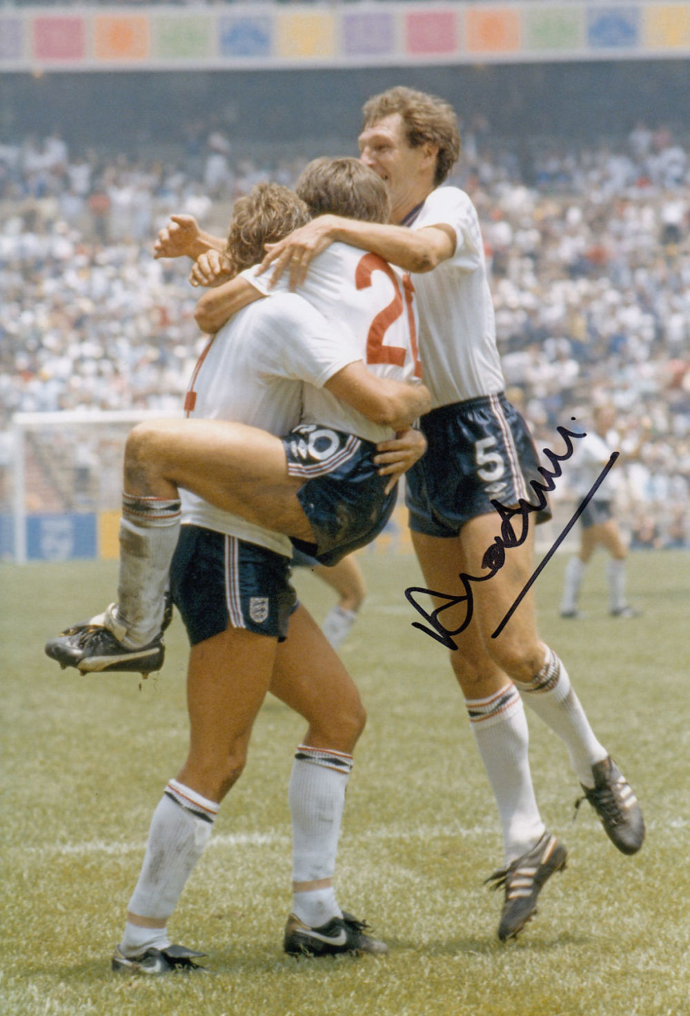Lot 324: Autographed Alvin Martin 12 X 8 Photo -...