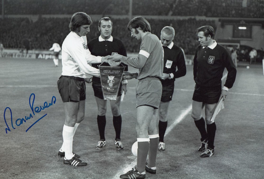 Lot 328: Autographed Martin Peters 12 X 8 Photo -...
