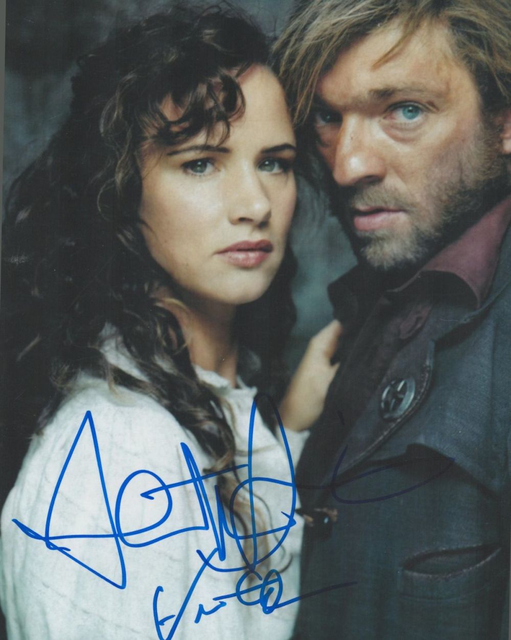 Lot 366: Vincent Cassel and Juliette Lewis Signed 10x8 inch...