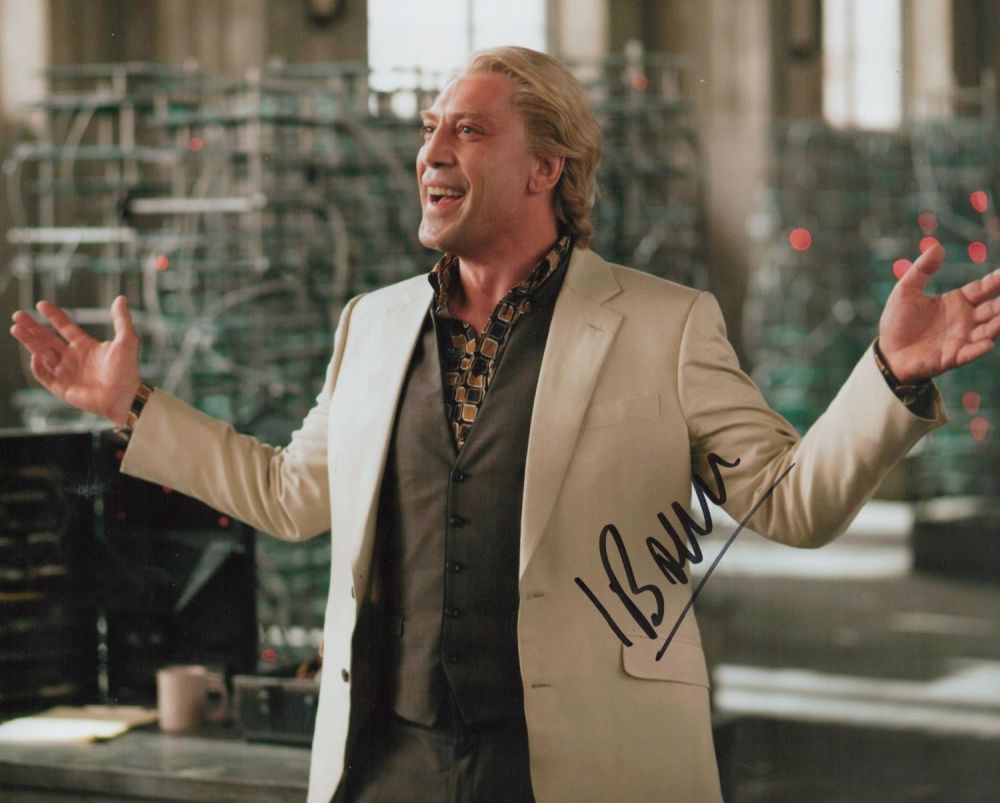Lot 372: Spanish Actor Javier Bardem Signed 10x8 inch Colour...