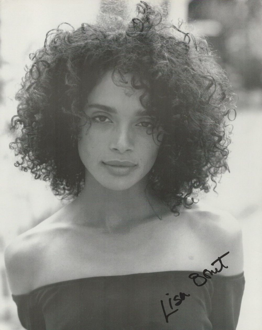 Lot 391: American Actress Lisa Bonet Signed 10x8 inch Black...