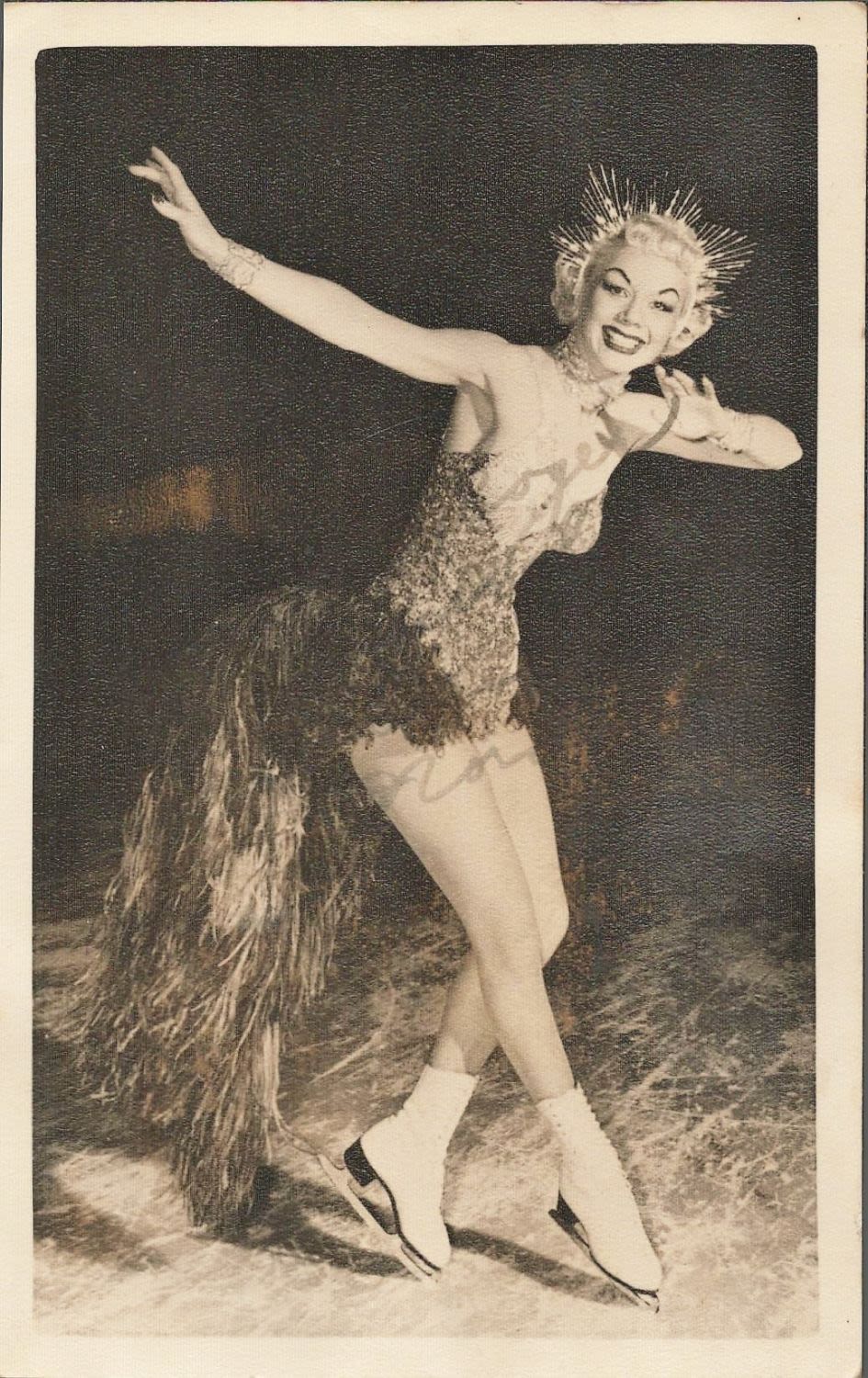 Lot 464: Norwegian figure skater Sonja Henie Signed 5. 5...