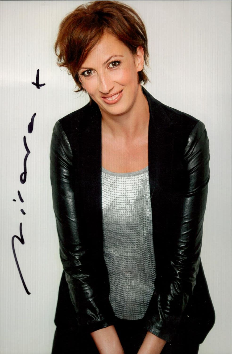 Lot 543: British Comedian Miranda Hart Signed 6x4 inch Colour...
