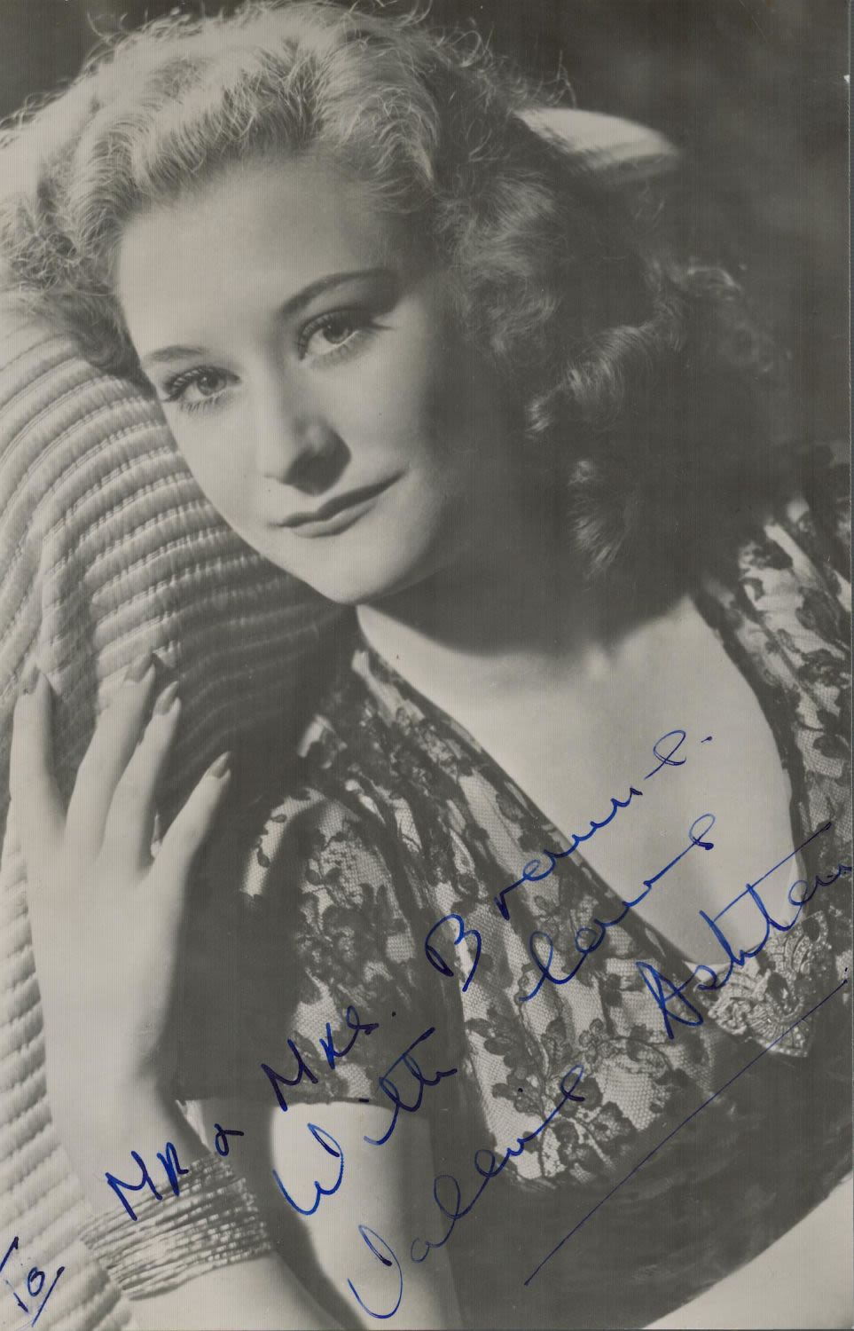Lot 598: Actress Valerie Ashton Signed 7. 5 x 5...