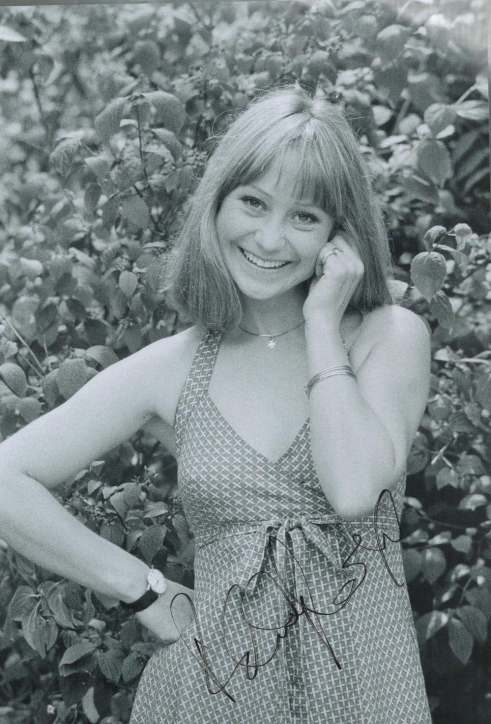 Lot 717: Felicity Kendall Actress Signed 8x12 Photo. Good condition....
