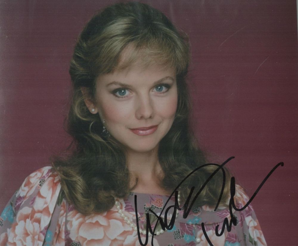 Lot 730: Linda Purl Happy Days Actress Signed 8x10 Photo....