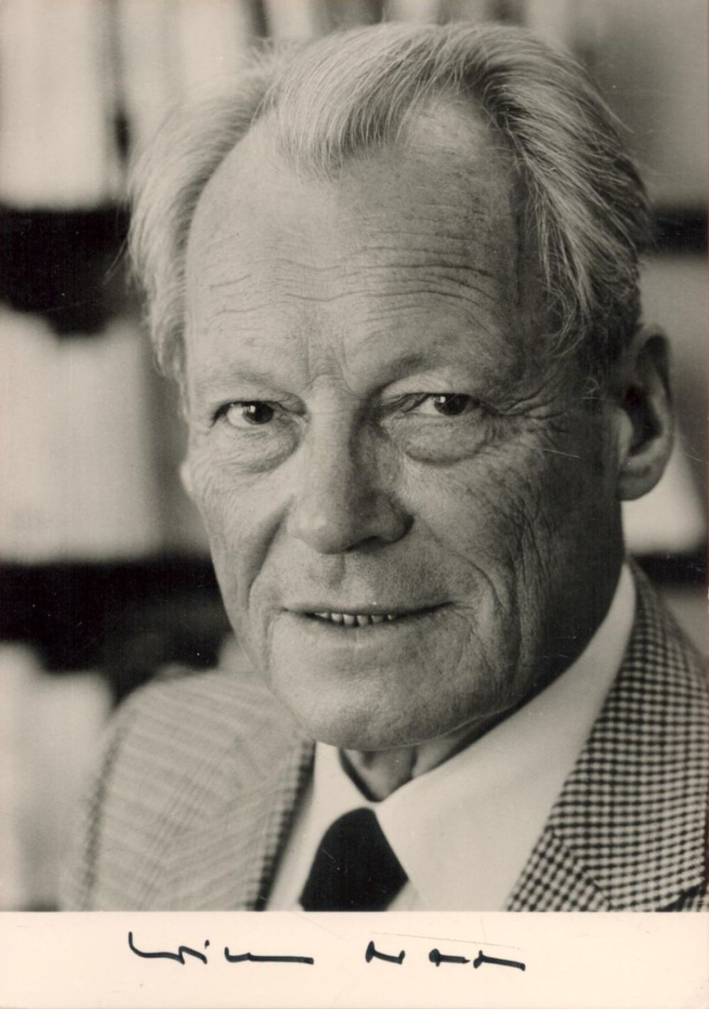 Lot 235: Dr Willy Brandt Signed 6x4 inch Black and...