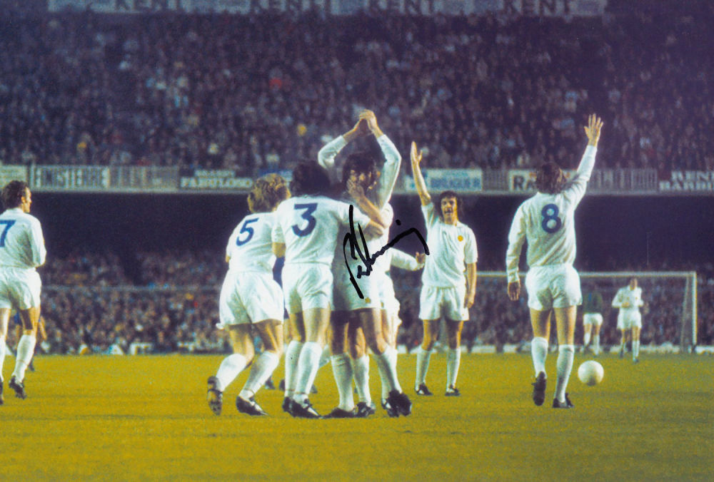 Lot 278: Autographed Peter Lorimer 12 X 8 Photo colour,...