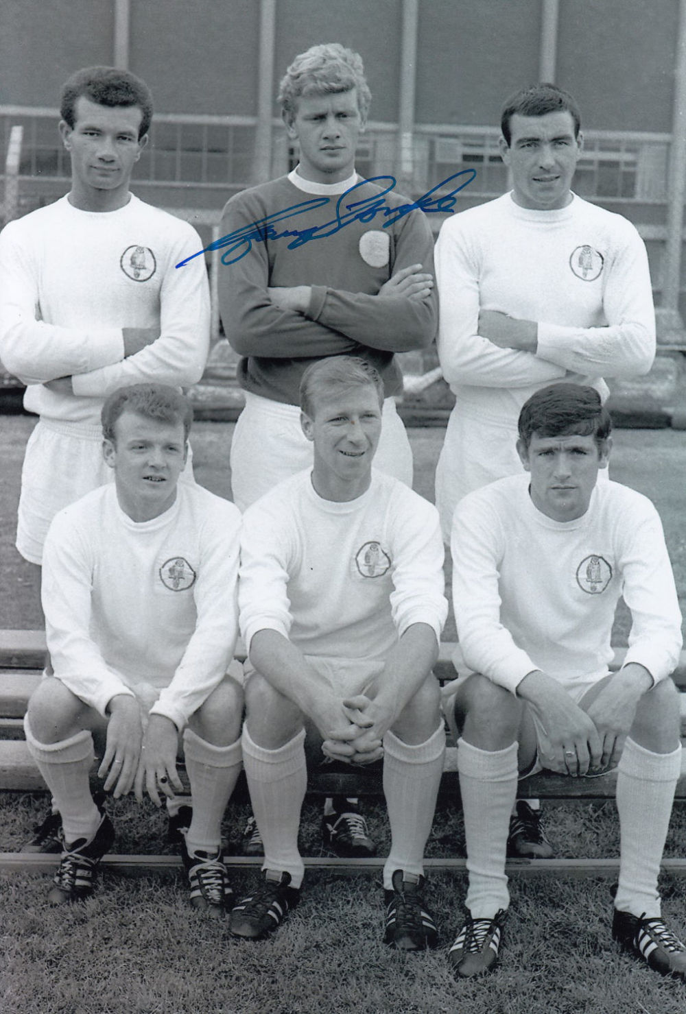 Lot 281: Autographed Gary Sprake 12 X 8 Photo b/w,...
