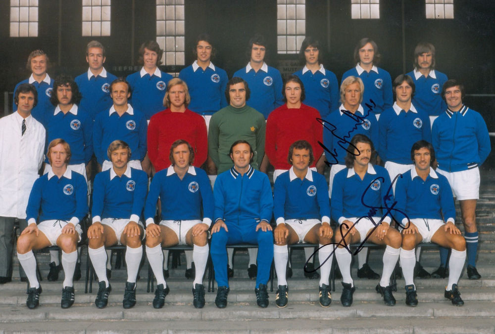 Lot 286: Autographed Leicester City 12 X 8 Photo colour,...