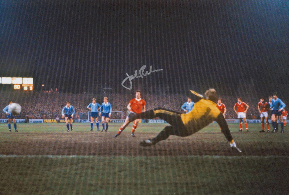 Lot 291: Autographed John Robertson 12 X 8 Photo colour,...