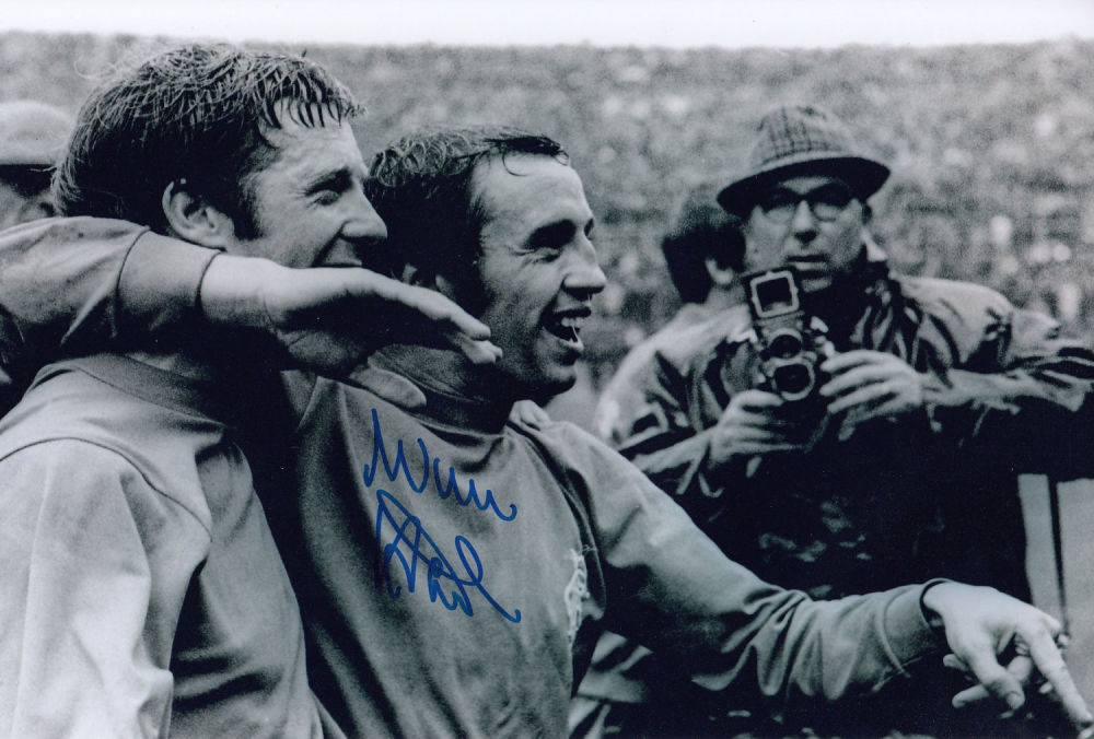 Lot 293: Autographed Willie Henderson 12 X 8 Photo b/w,...