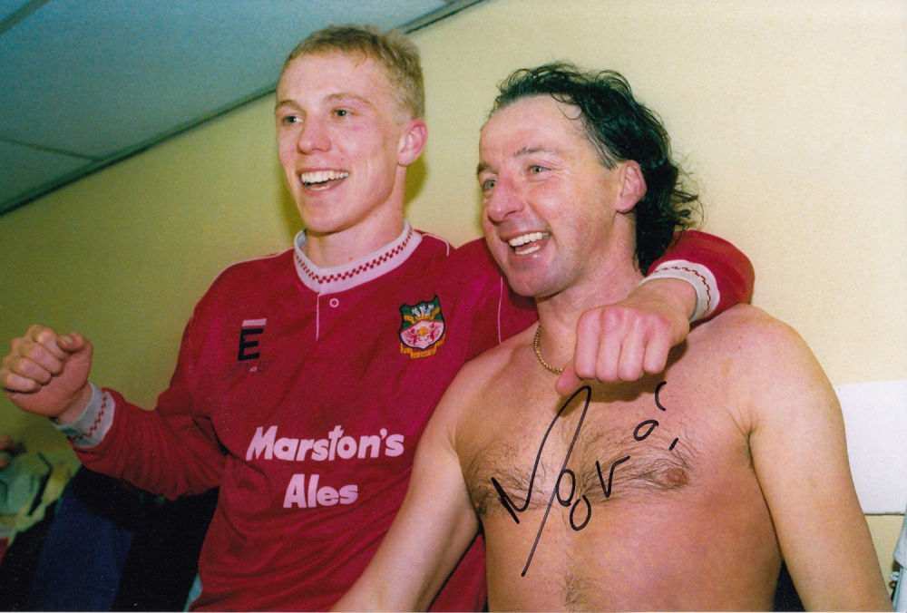Lot 299: Autographed Mickey Thomas 12 X 8 Photo colour,...