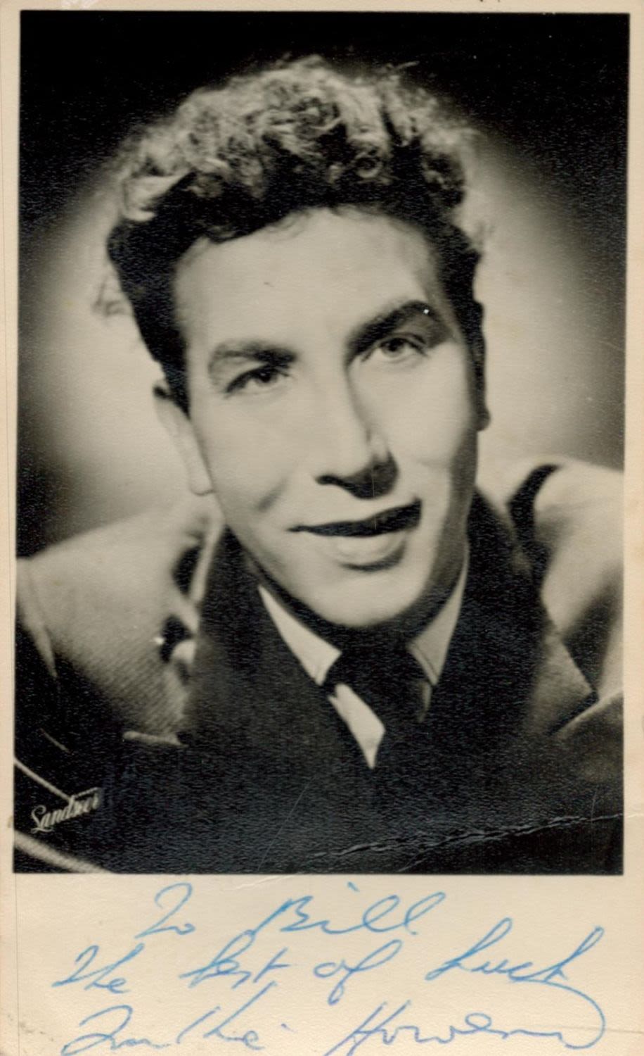 Lot 417: British Comedian Frankie Howerd Signed 5. 5x3. 5...