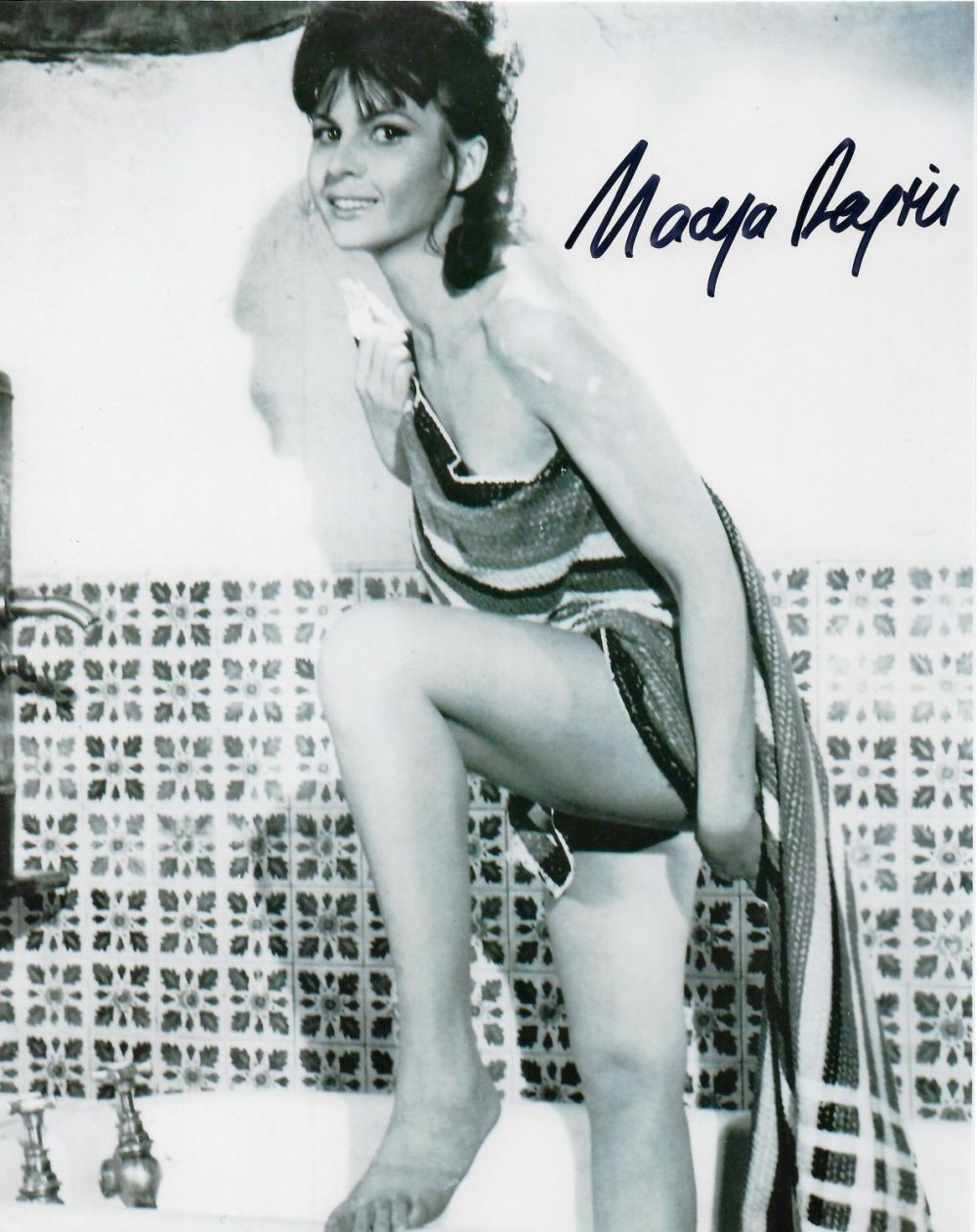 Lot 63: Nadja Regin signed 10x8 black and white photograph....