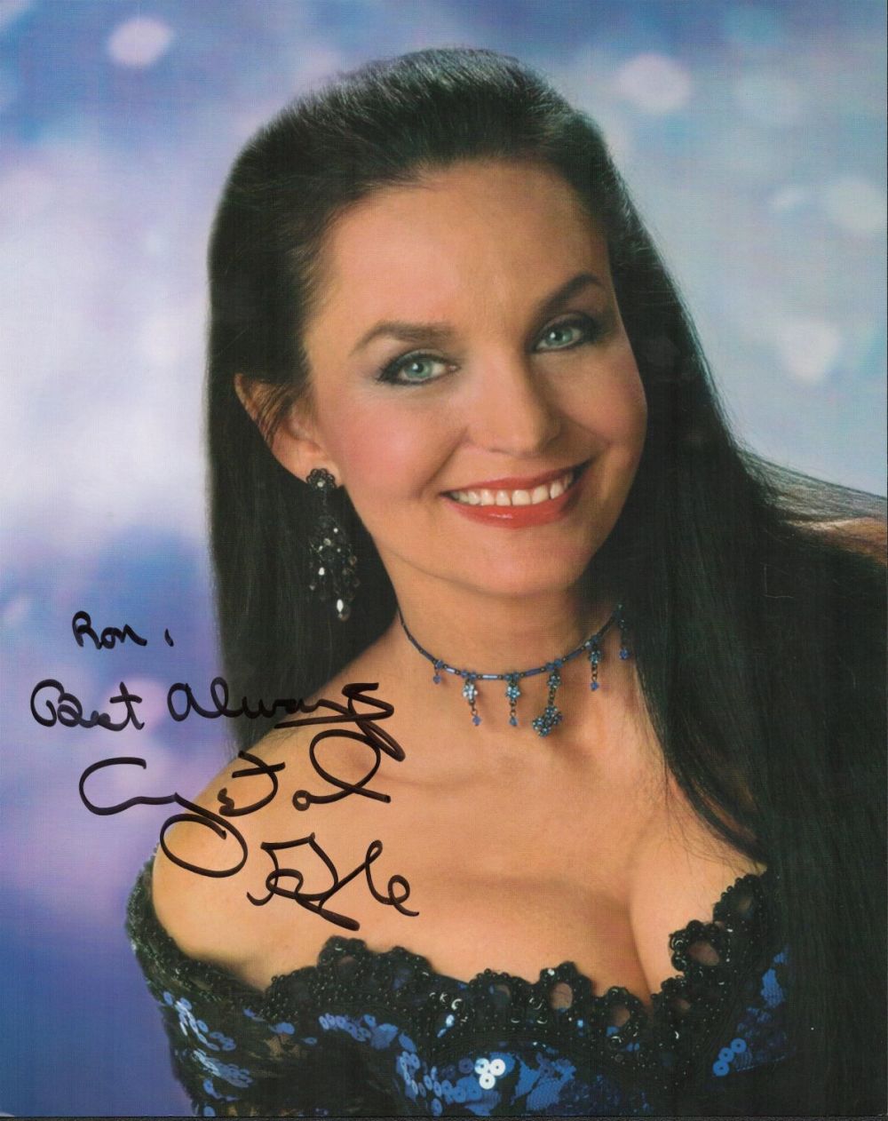 Lot 329: Crystal Gayle signed 10x8 colour photo. Good condition....
