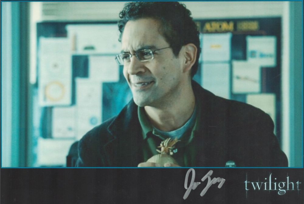 Lot 350: Jose Zuniga signed Twilight 10x8 colour photo. Good...
