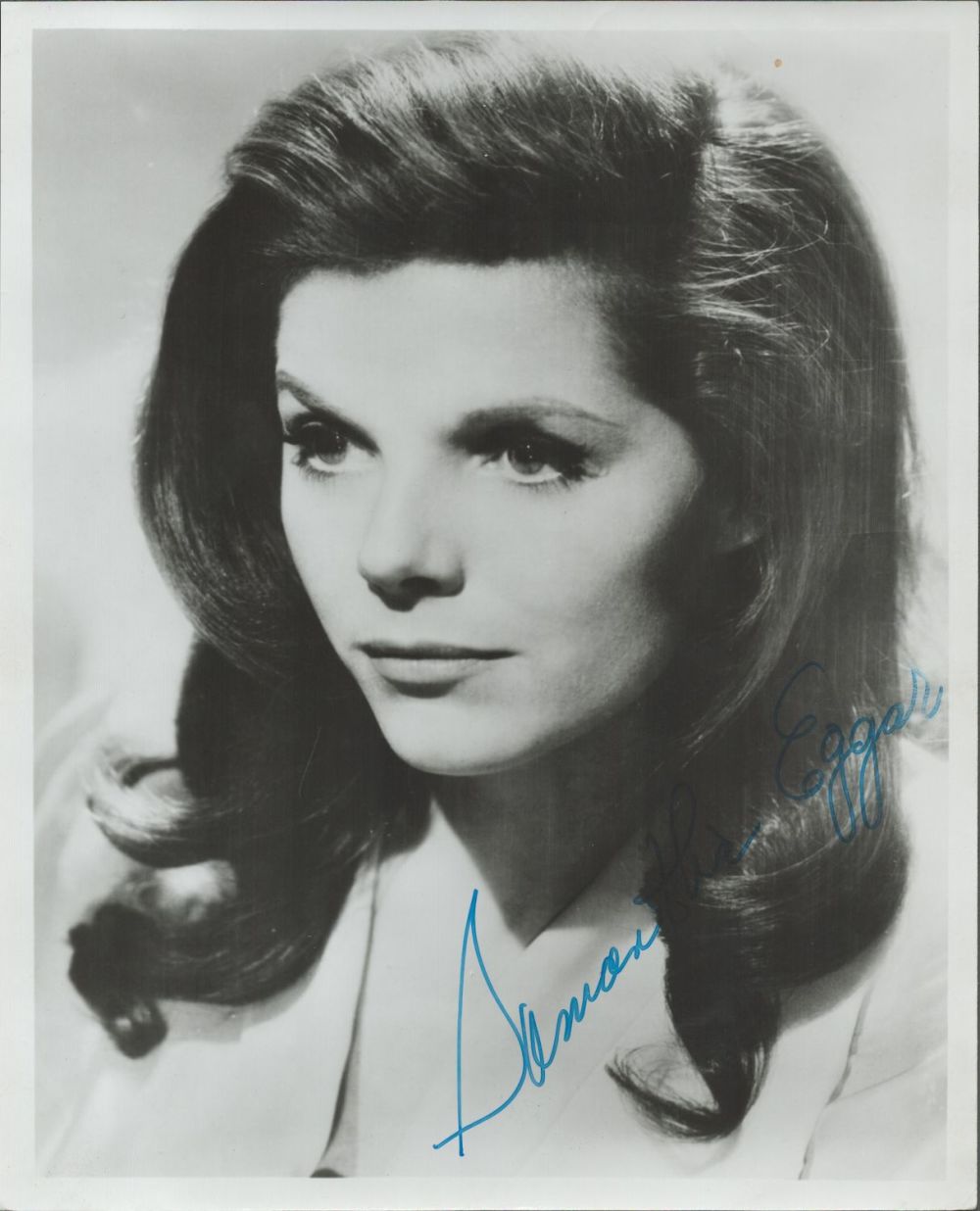 Lot 430: Samantha Eggar signed 10x8 black and white photo....