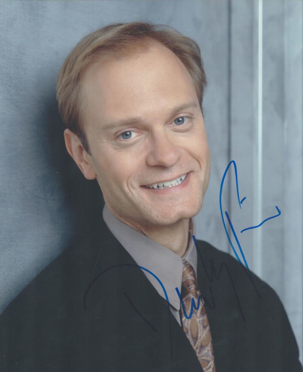 Lot 455: David Hyde Pierce signed 10x8 colour photo. Good...
