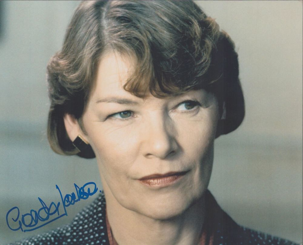 Lot 484: Glenda Jackson signed 10x8 colour photo. Good condition....
