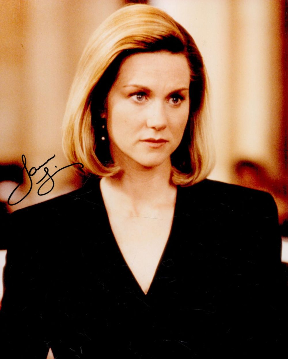 Lot 501: Laura Linney signed 10x8 colour photo. Good condition....