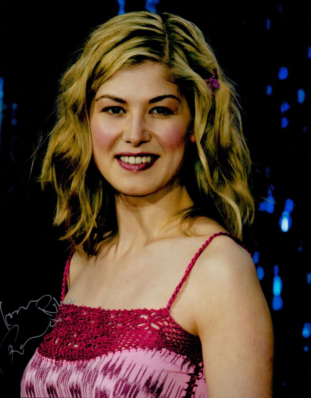 Lot 591: Rosamund Pike signed 10x8 colour photograph. Good condition....