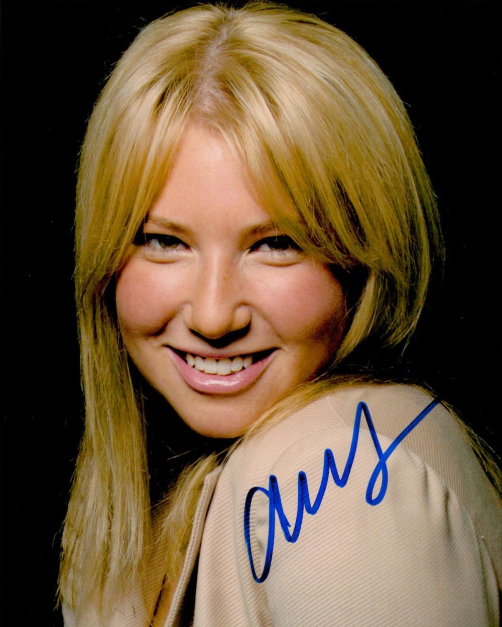 Lot 602: Ari Graynor signed 10x8 colour photo. Good condition....