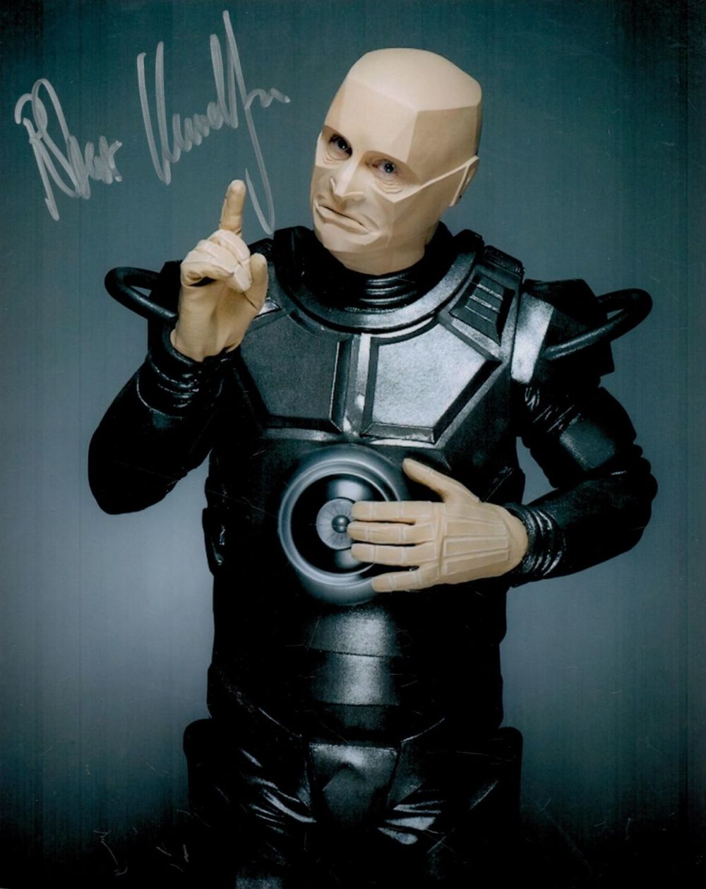 Lot 642: Robert Llewellyn signed 10x8 Red Dwarf colour photo....