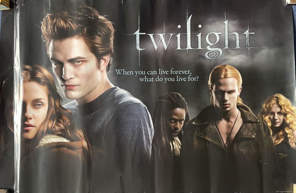 Lot 658: Twilight 36x24 Rolled Movie Poster. Good condition. All...
