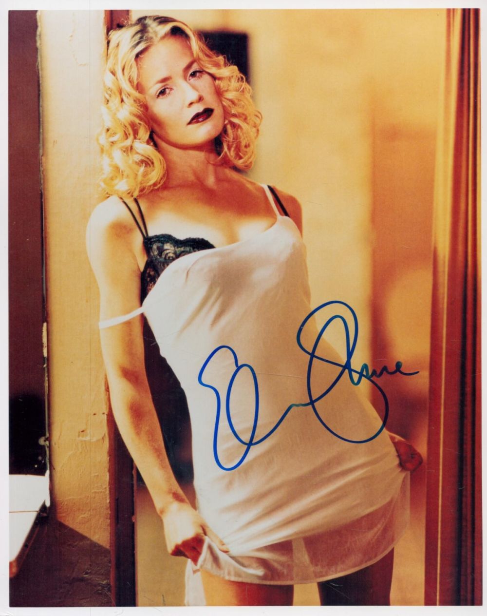 Lot 79: Elisabeth Shue signed 10x8 colour photo. Shue is...