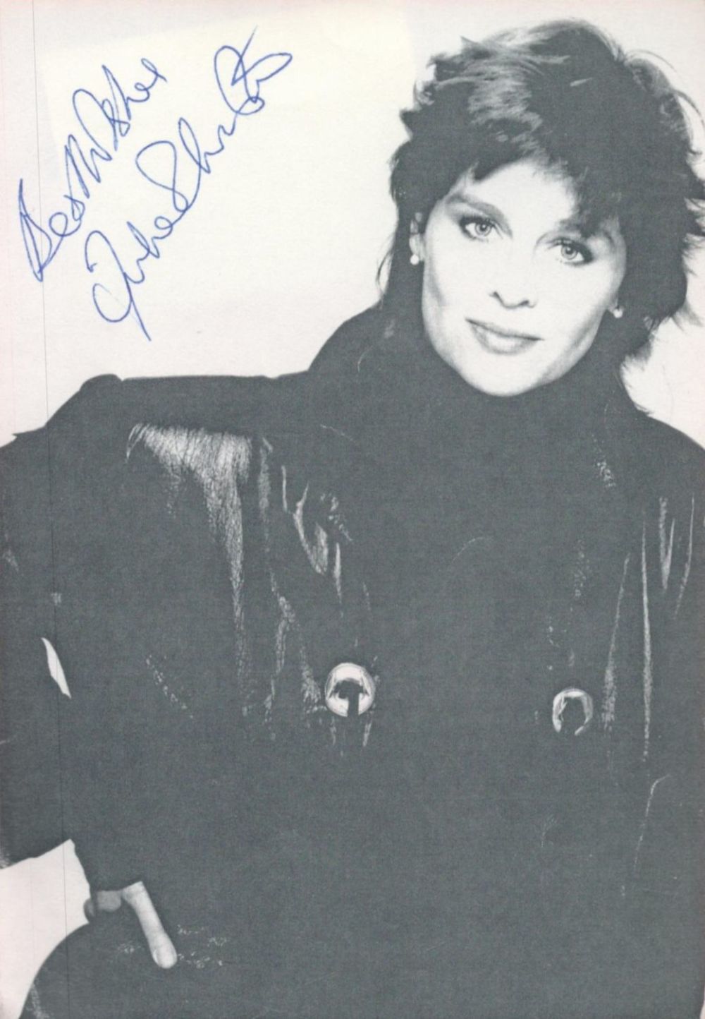 Lot 112: Julie Christie signed 6x4 black and white photo....