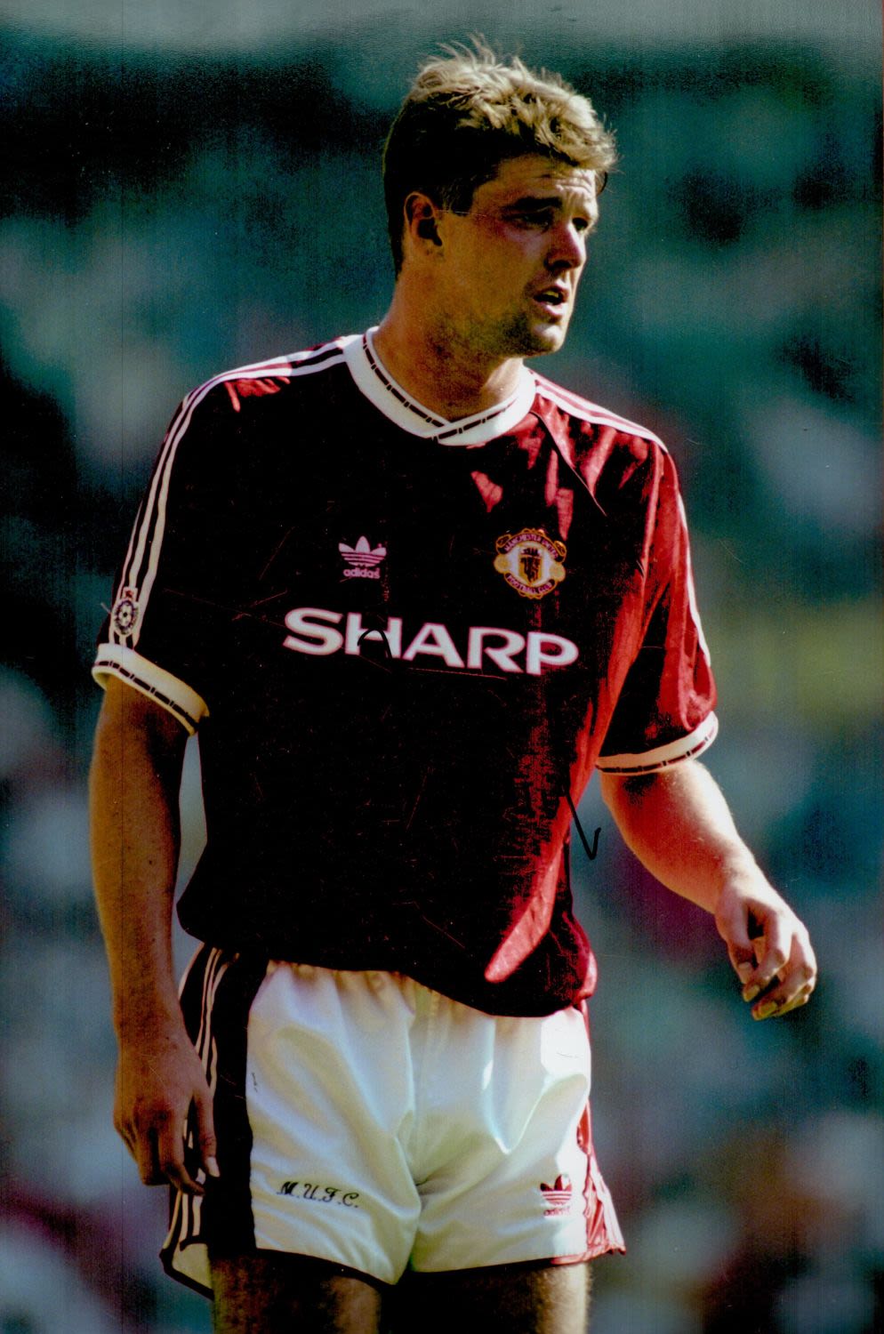 Lot 221: Gary Pallister signed 12x8 colour photo. Pallister is...